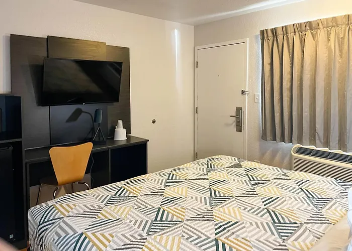 6 Cheyenne, Wy Hotel