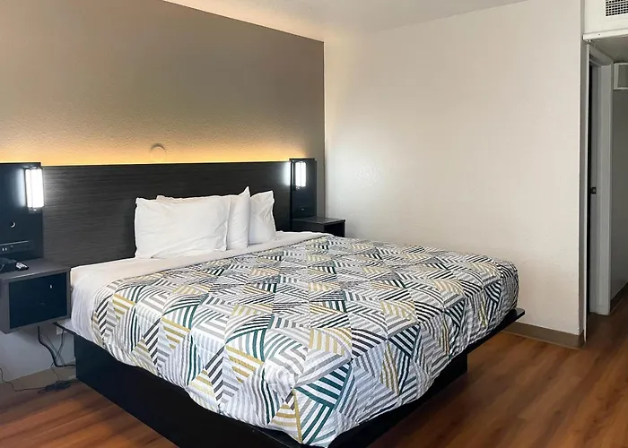 6 Cheyenne, Wy Hotel Cheyenne