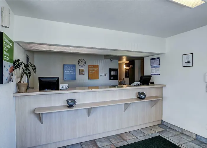 6 Cheyenne, Wy Hotel